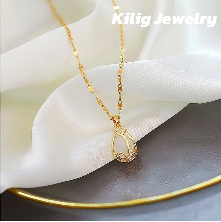 Fashionable lucky tulip necklace: bloom elegance and meet luck